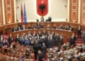 Kuvendi përjashton për 60 ditë gjashtë deputetë të PD-së pas kaosit në seancën plenare