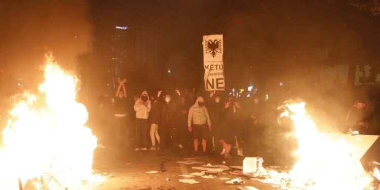 Protesta e studentëve/ 16 të arrestuar dhe 49 të proceduar, Policia e Ramës i akuzon për 8 vepra penale