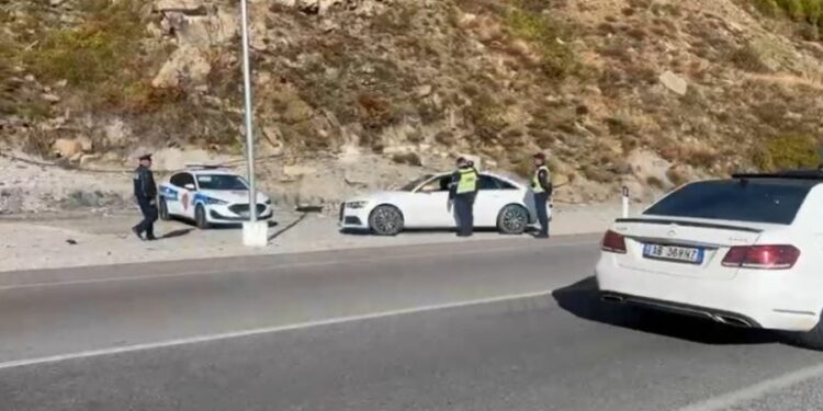 Protesta tremb qeverinë/ Policia kontrolle në Rrugën e Arbrit, ndalohen automjetet drejt Tiranës