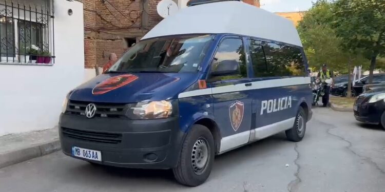Të maskuar dhe të armatosur, tre persona i zënë pritë mjekut në Mirditë, e dhunojnë me shkop bejsbolli