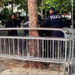 Video/ Momenti kur policia e dhunon dhe i thyen këmbën të riut