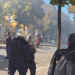 Video/ Nisin shoqërimet e dhunshme të protestuesve, vijon hedhja e gazit lotjsellës