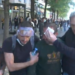 Lëndohet një protestues, deputeti demokrat i vjen në ndihmë