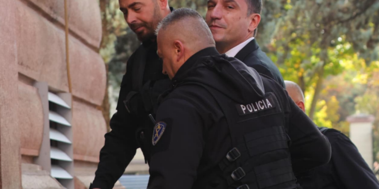 Erion Veliaj transferohet nga burgu i Durrësit në atë të Fierit