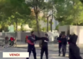 Policia u vihet pas gjimnazistëve, i ndalon dhe iu kontrollon çantat