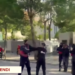Policia u vihet pas gjimnazistëve, i ndalon dhe iu kontrollon çantat