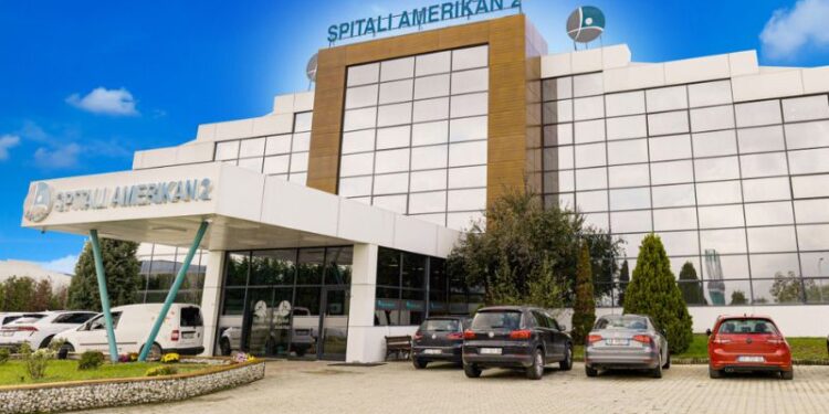 Skandal në spitalin Amerikan 2, nënës i ngatërrojnë foshnjën
