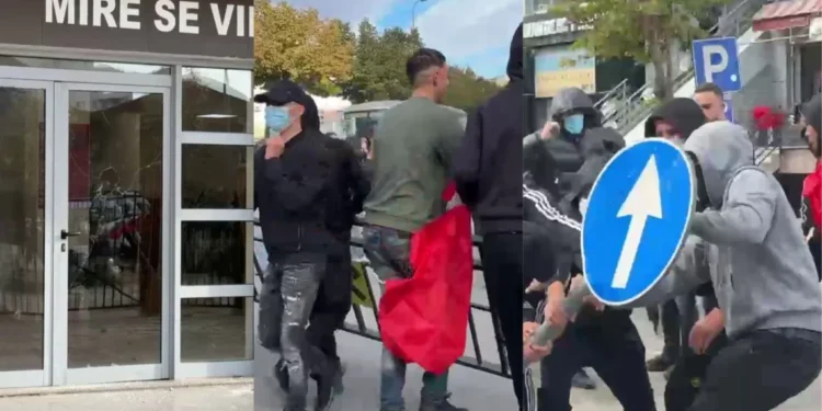 Tensione në protestën e gjimnazistëve në Lezhë, të rinjtë tentojnë të hyjnë në bashki